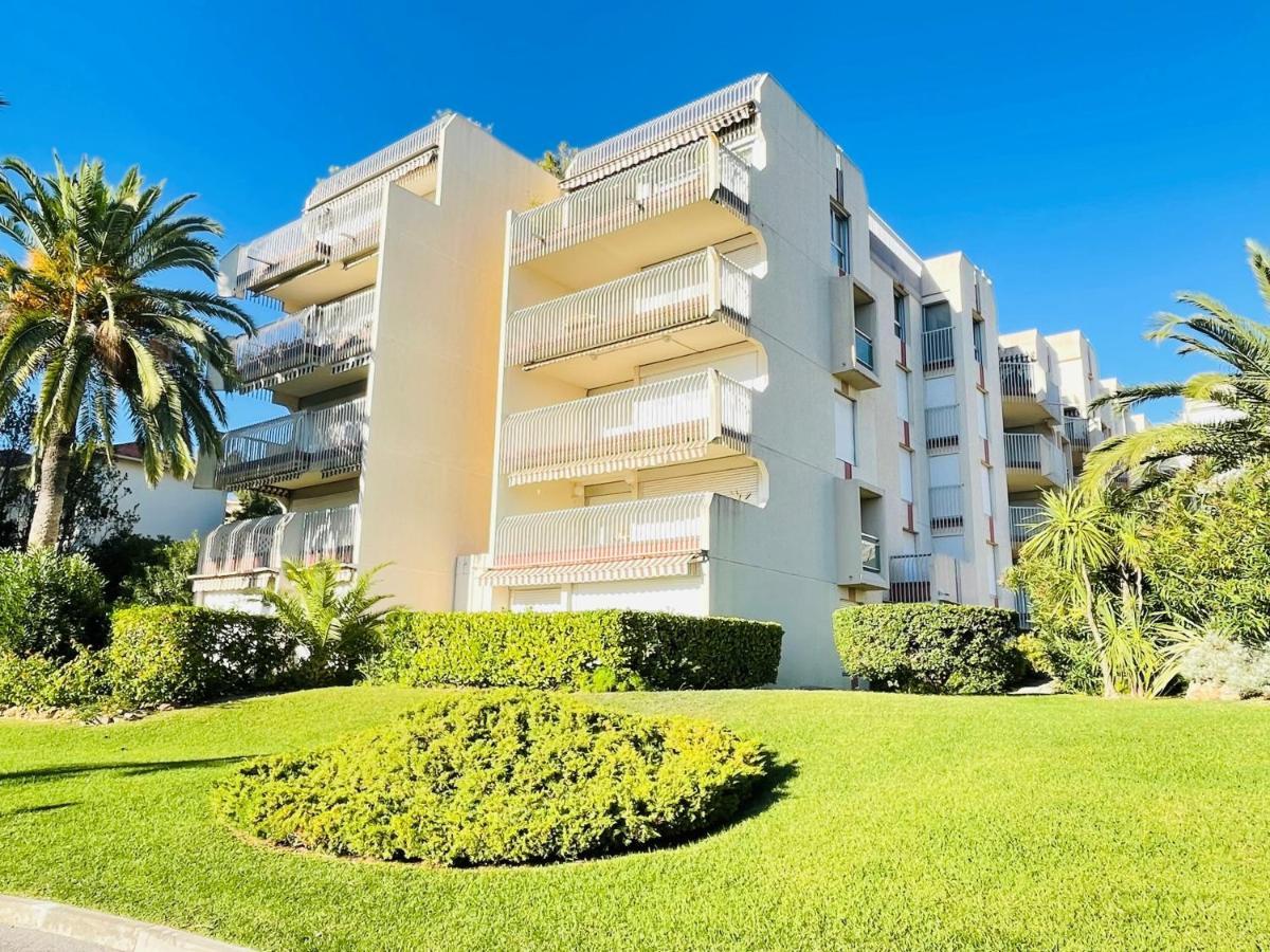 Tres Bel Appartement Face Au Port Santa -Piscine Saint-Raphael  Exterior photo