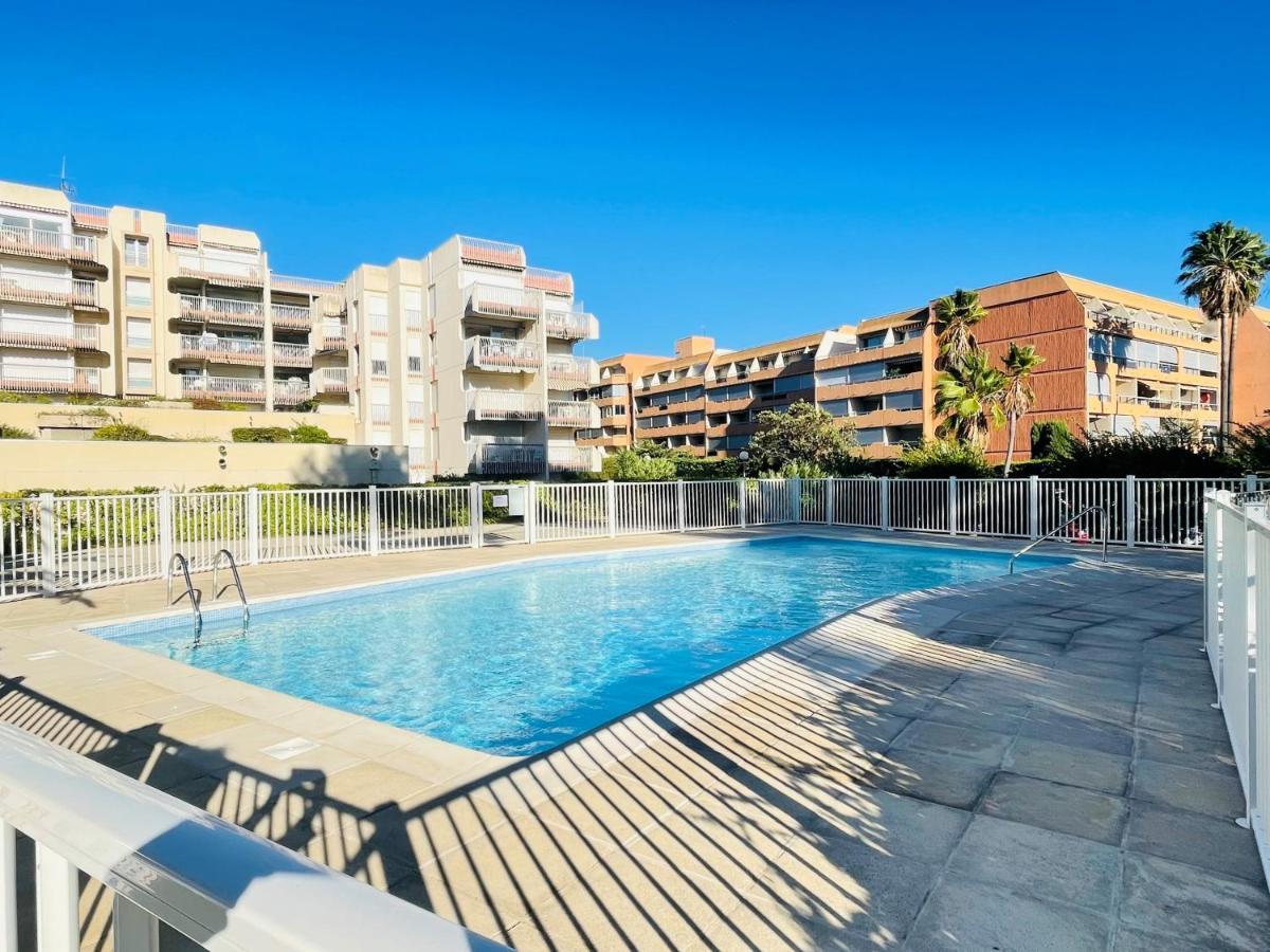 Tres Bel Appartement Face Au Port Santa -Piscine Saint-Raphael  Exterior photo