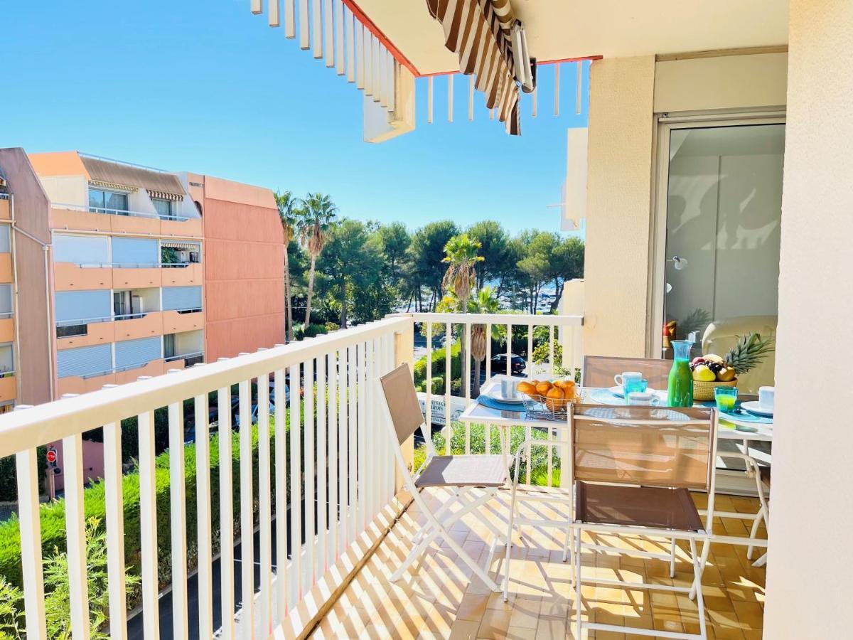 Tres Bel Appartement Face Au Port Santa -Piscine Saint-Raphael  Exterior photo