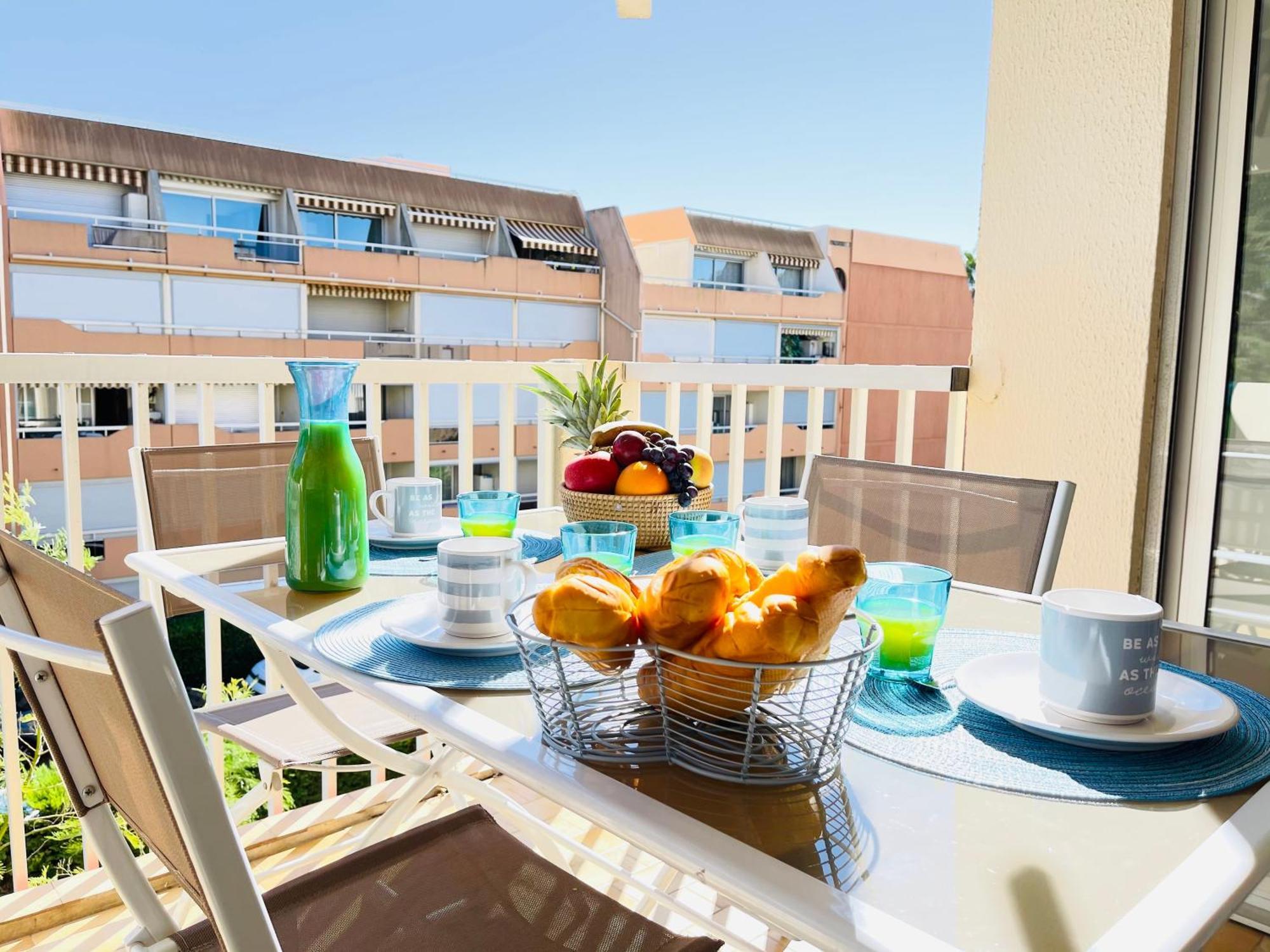 Tres Bel Appartement Face Au Port Santa -Piscine Saint-Raphael  Exterior photo